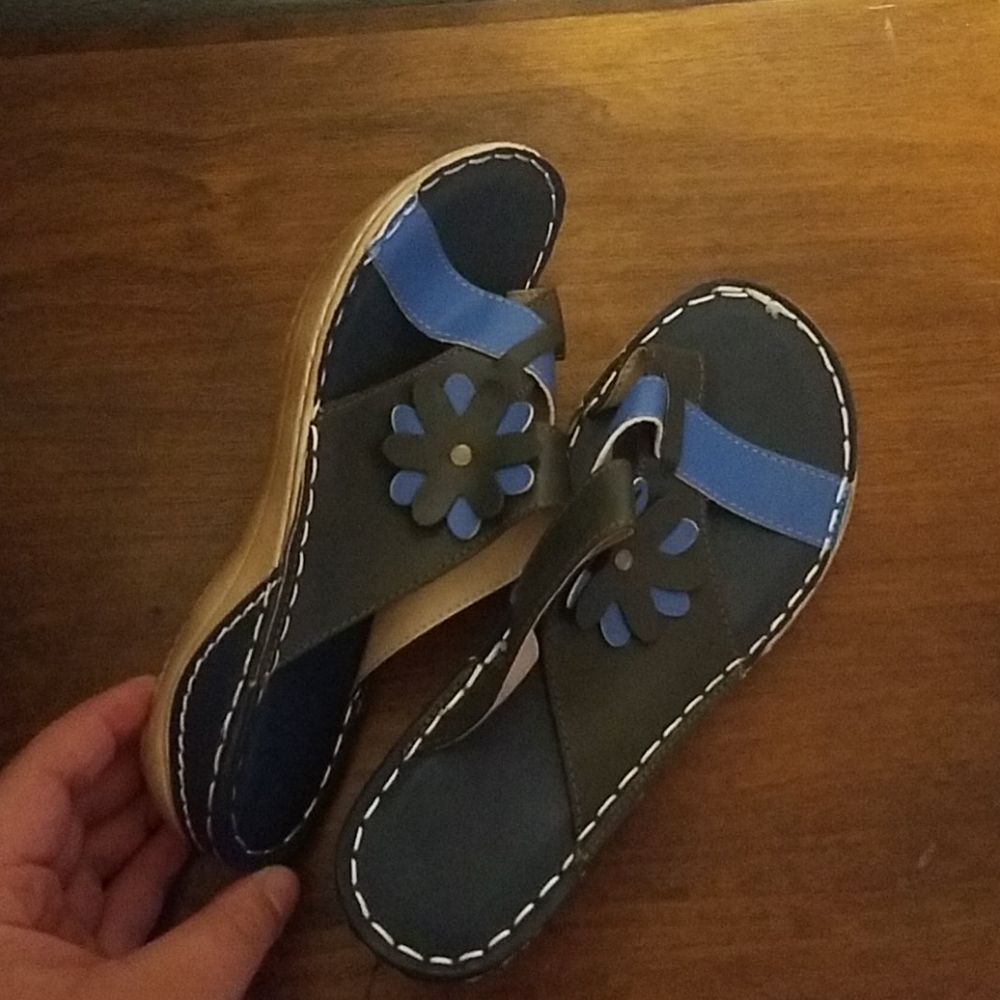 Blue flower sandals